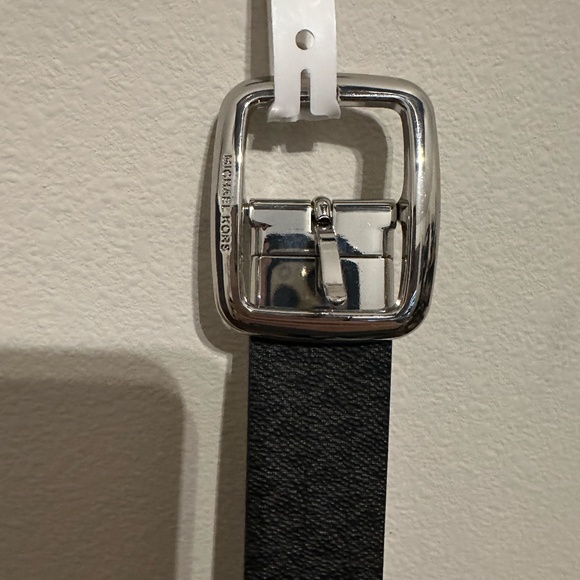 Michael Kors monogram reversible leather twist belt NWT Medium - Picture 5 of 6
